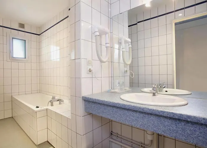 Отель Western Centre Gare